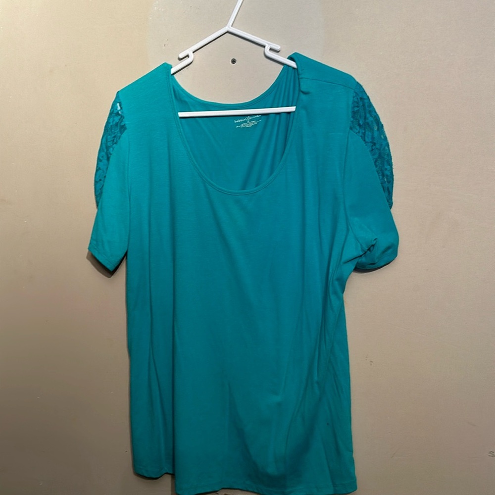 Bobbie Brooks 2x blouse with lace on the sleeves